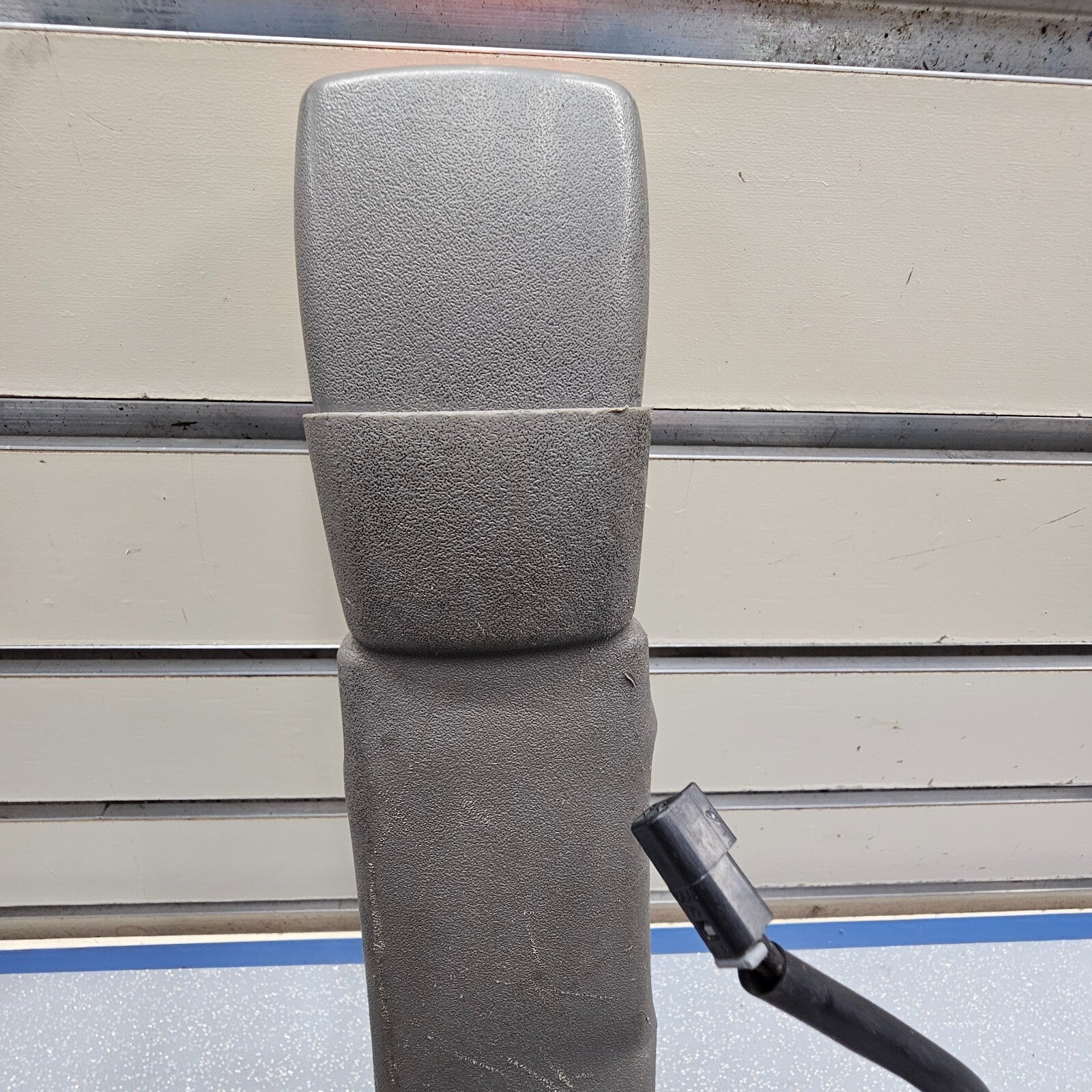 🔥01-07 Chevrolet Express GMC Savanna Seat Belt Buckle Front Right Passenger OEM