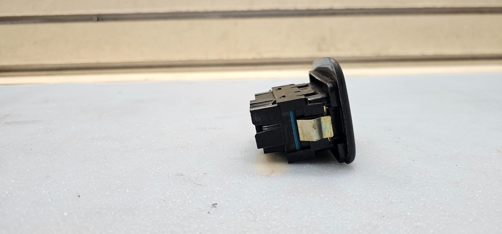 03-06 Silverado Tahoe Suburban Yukon Sierra Right Rear Window Door Switch Black