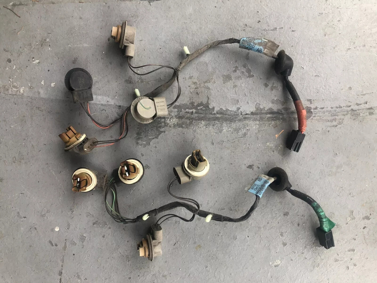 🔥99-04 Ford Mustang LH & RH Tail Light Wire Harness Set Pair OEM