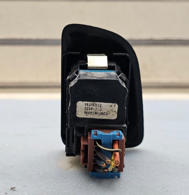 03-06 Silverado Tahoe Suburban Yukon Sierra Right Rear Window Door Switch Black