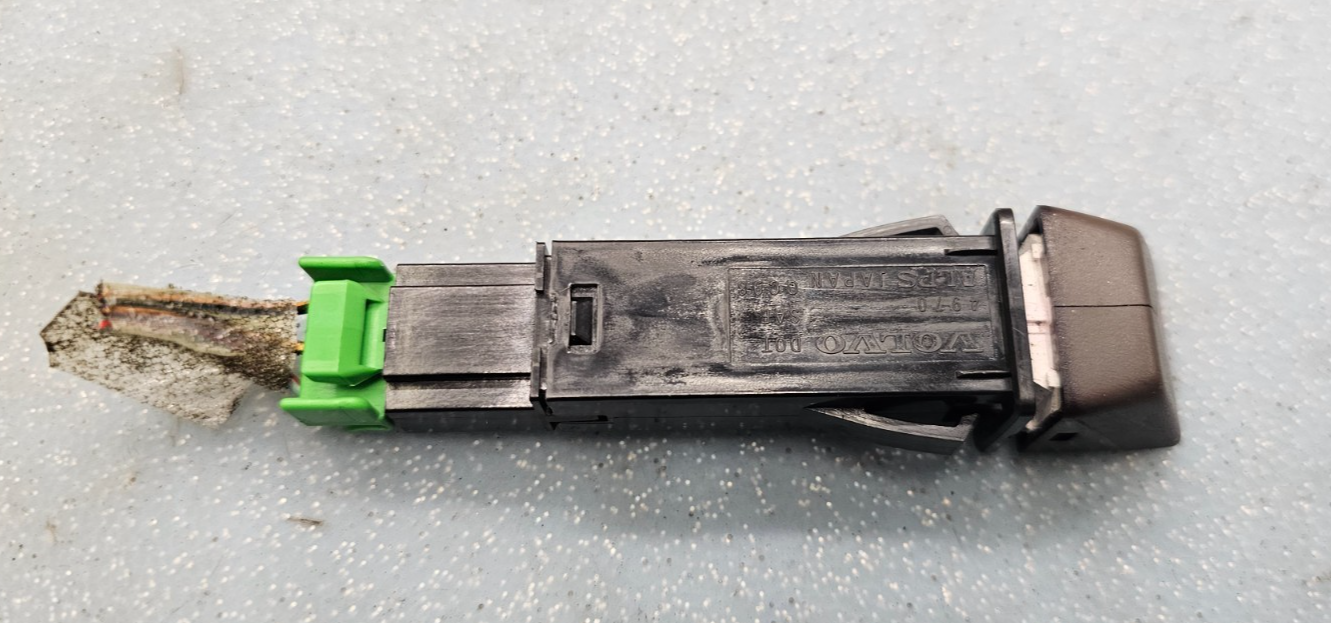 🔥2007-2011 VOLVO C30 C70 S40 V50 XC60 HAZARD EMERGENCY SWITCH BUTTON OEM