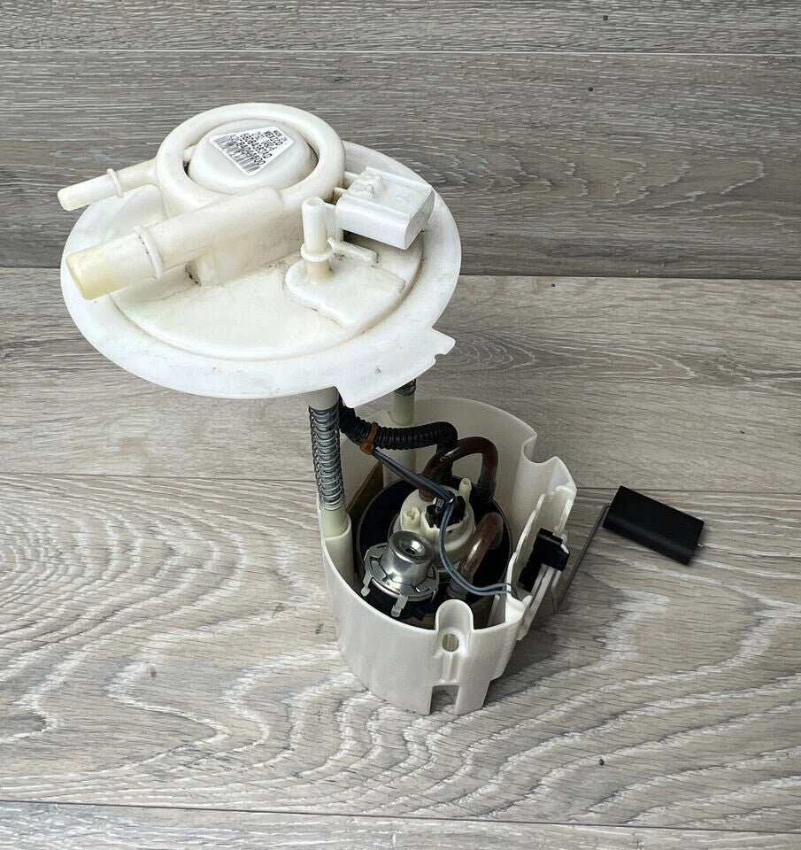 13-16 Dodge Dart Jeep Cherokee Fuel Gas Tank Electrical Pump Module Assembly 2 L