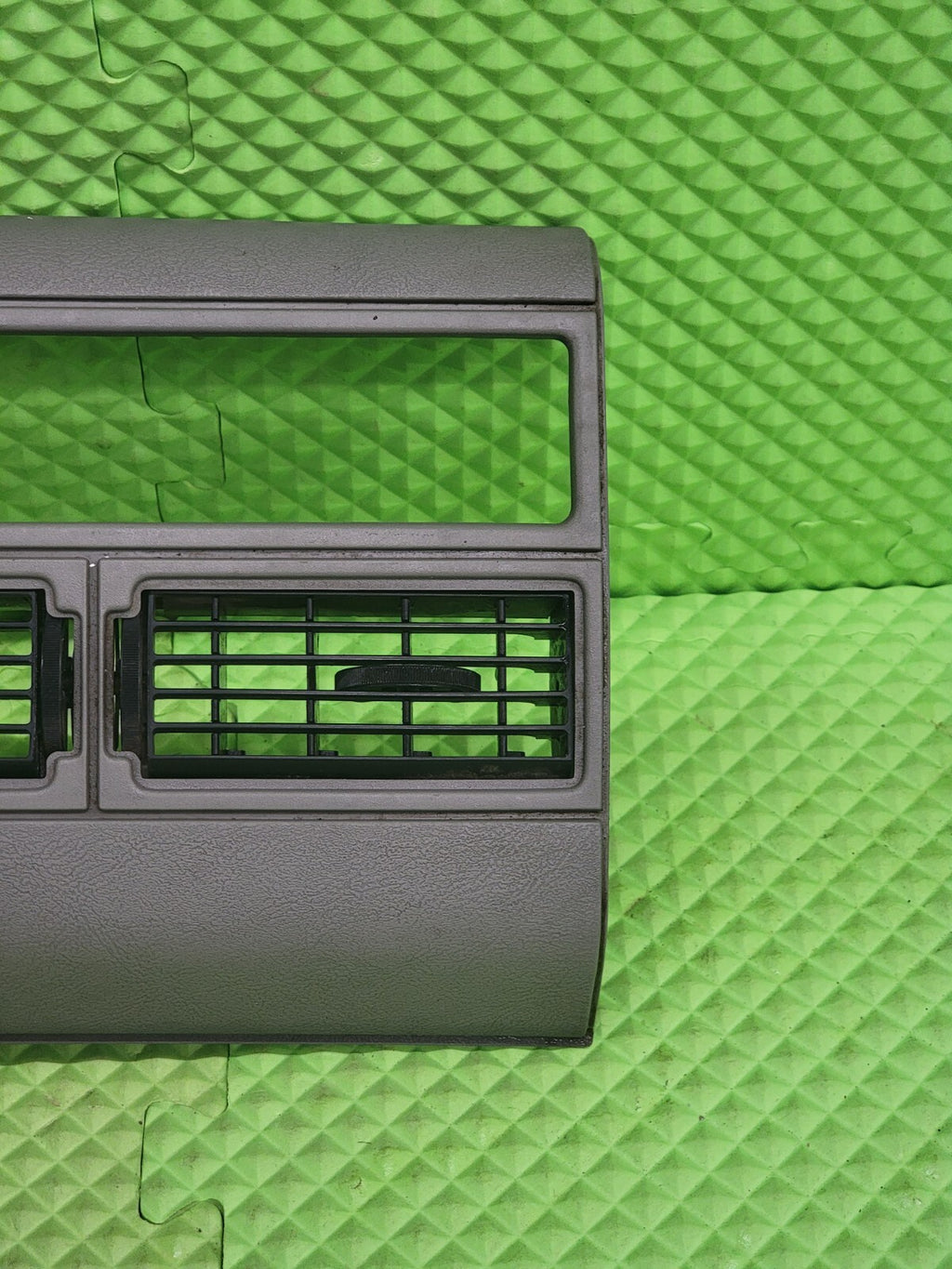 🔥88-94 Chevy GMC Suburban Silverado Tahoe Blazer Center Dash bezel gray