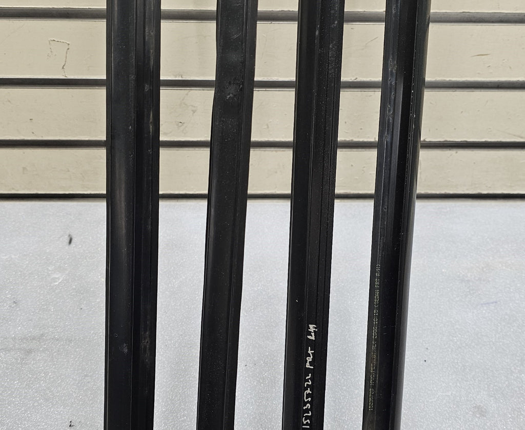 🔥03-07 SATURN ION 4-DOOR OUTSIDE WINDOW BELT TRIM MOLDINGS OEM GM