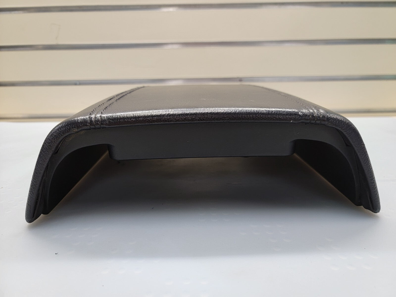 2003 - 2006 Lincoln Navigator Center Console Lid Armrest Dove Leather BLACK L18