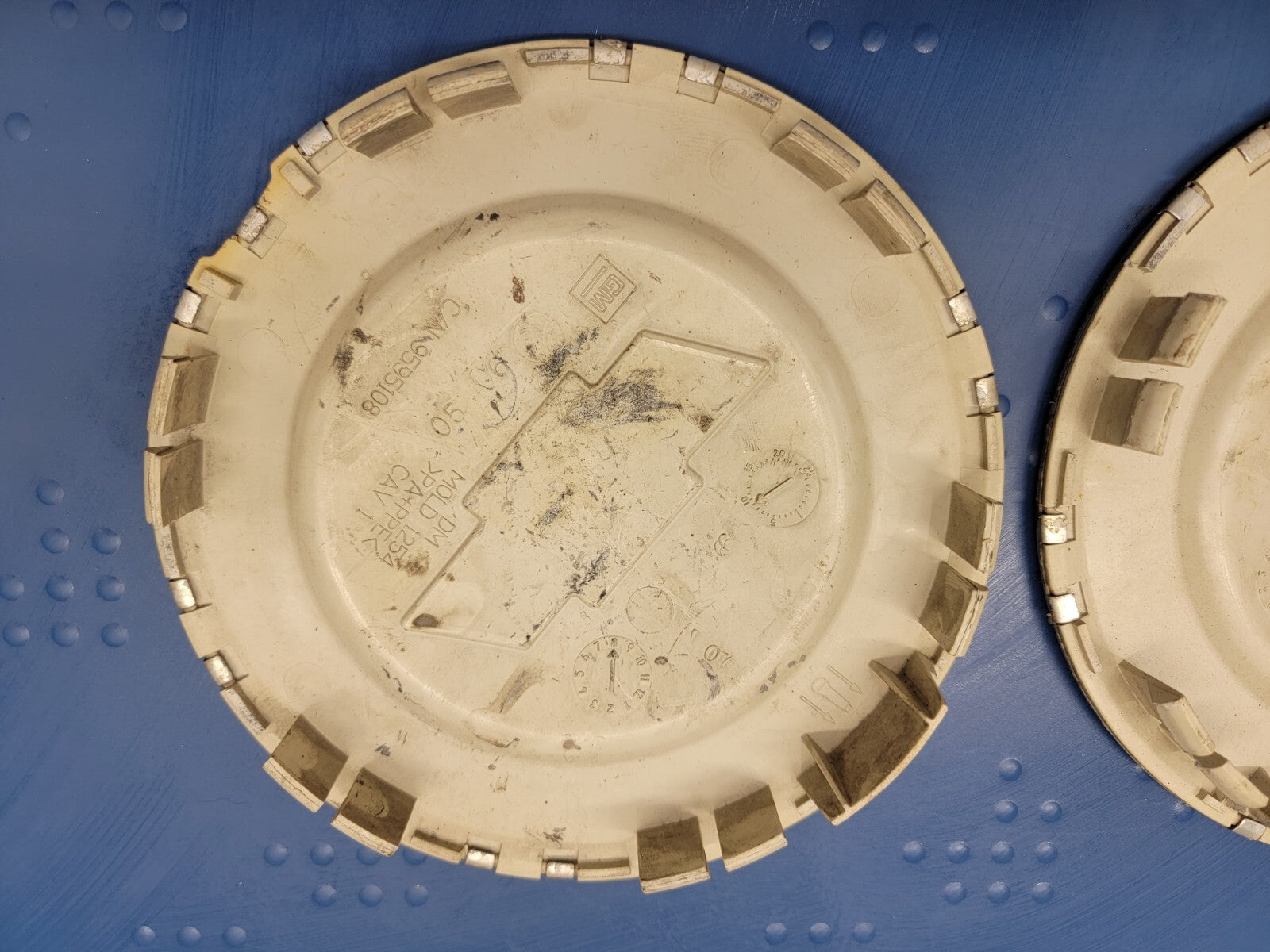 2004 - 2009 Chevrolet Trailblazer Wheel Center Cap Cover Hub Cap 17" OEM