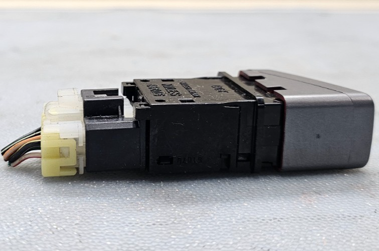 🔥00-04 Nissan Almera Maxima Hazard Warning Switch Button Silver