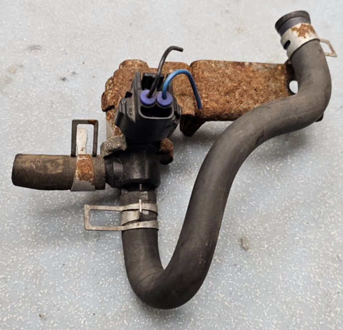 🔥03-06  Toyota Corolla /Matrix Vacuum Switch Valve /TC