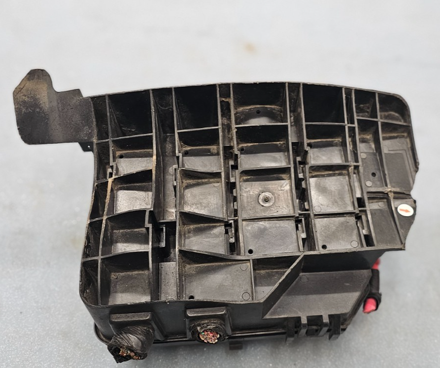 🔥2006-2007 Chevy Impala Fuse Box Engine Junction Module OEM