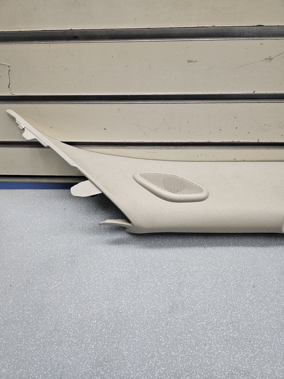 07-13 Silverado Sierra A Pillar Roof Molding RIGHT Passenger  Speak Lt GRAY P2