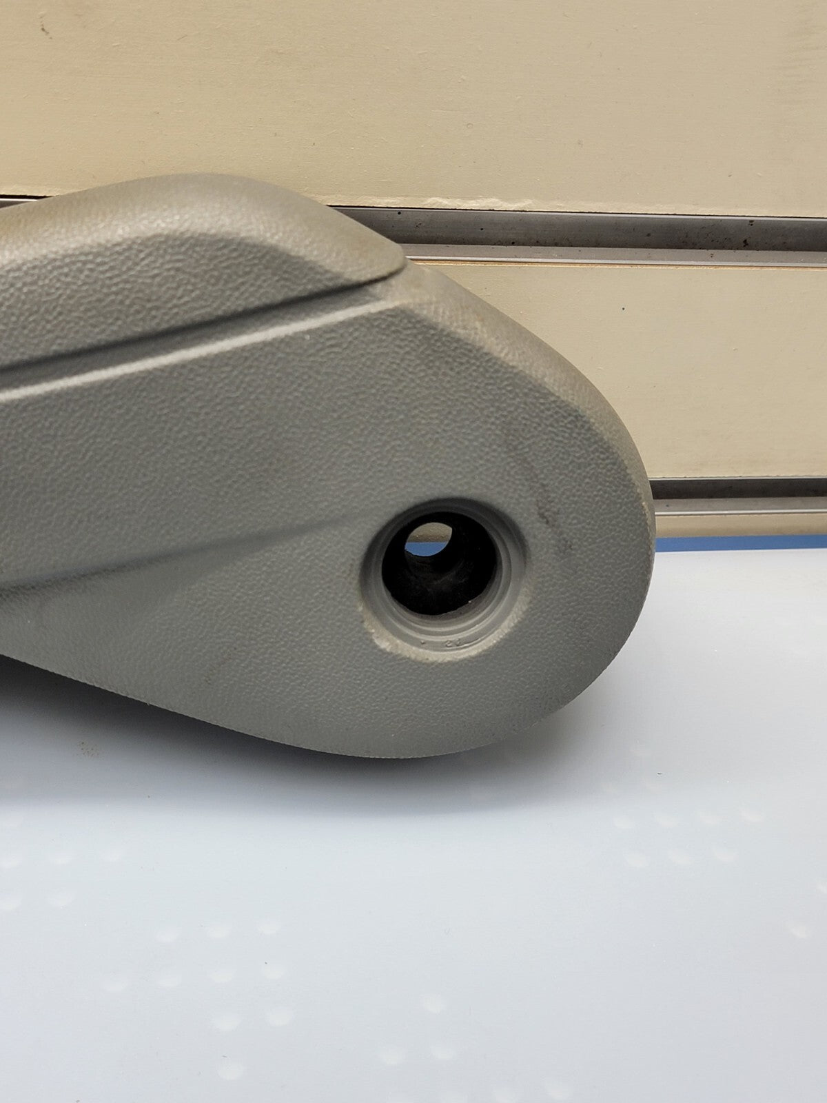08-11 CARAVAN TOWN & COUNTRY RIGHT PASSENGER SIDE FRONT SEAT ARMREST LIGHT GRAY