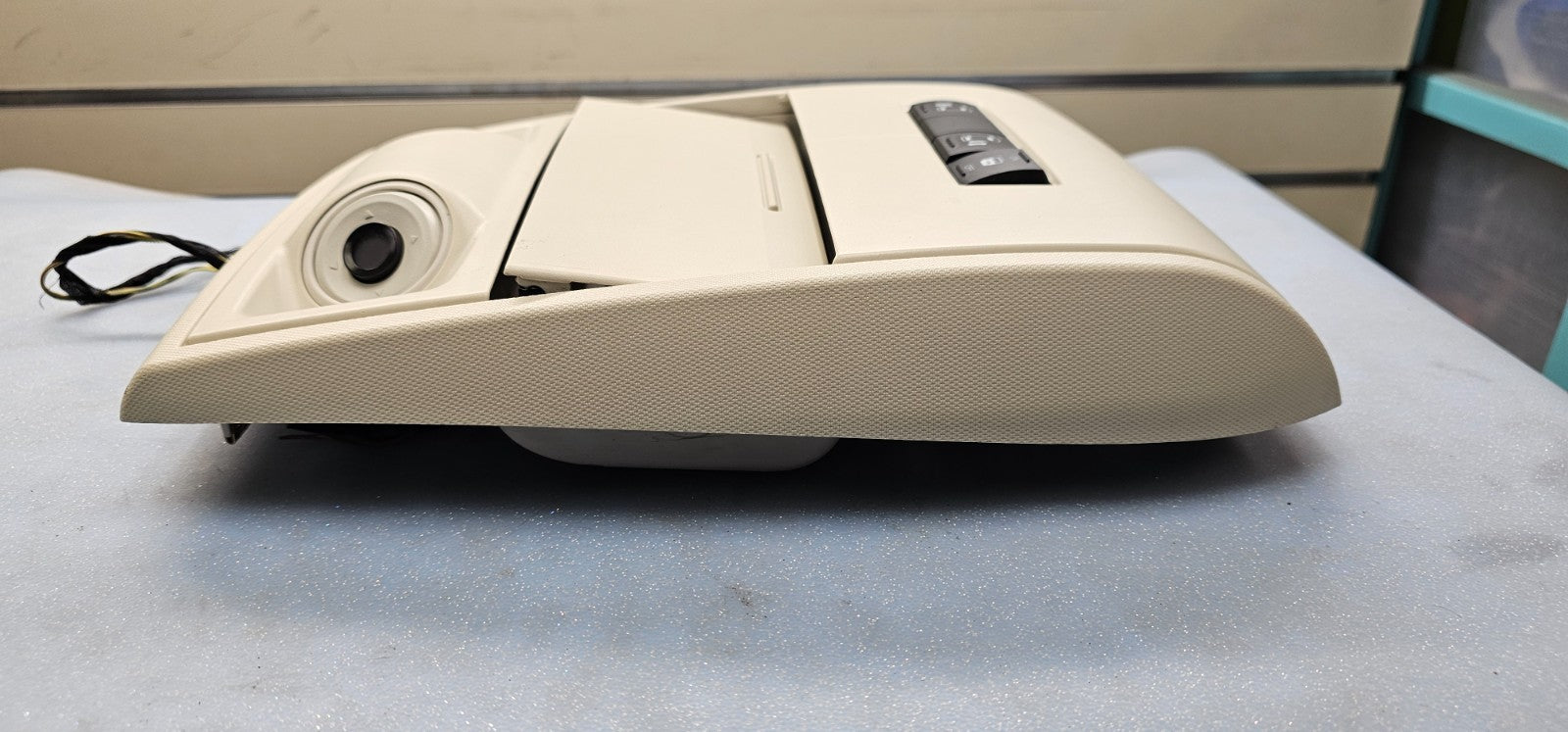 🔥08-16 TOWN COUNTRY GRAND CARAVAN OEM ROOF OVERHEAD CONSOLE DOME LIGHT LAMP TAN