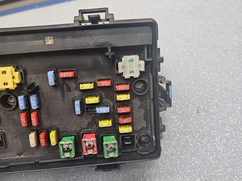 06-10 CHRYSLER PT CRUISER TIPM FUSE BOX RELAY CONTROL POWER MODULE HARD TOP BCM