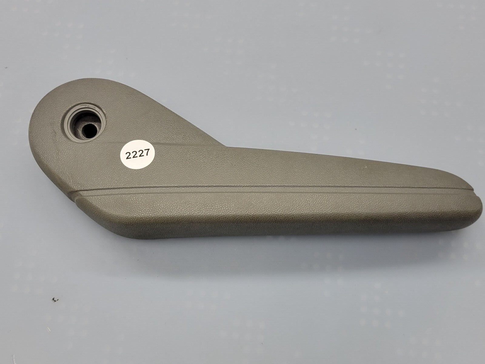 08-11 CARAVAN TOWN & COUNTRY RIGHT PASSENGER SIDE FRONT SEAT ARMREST LIGHT GRAY