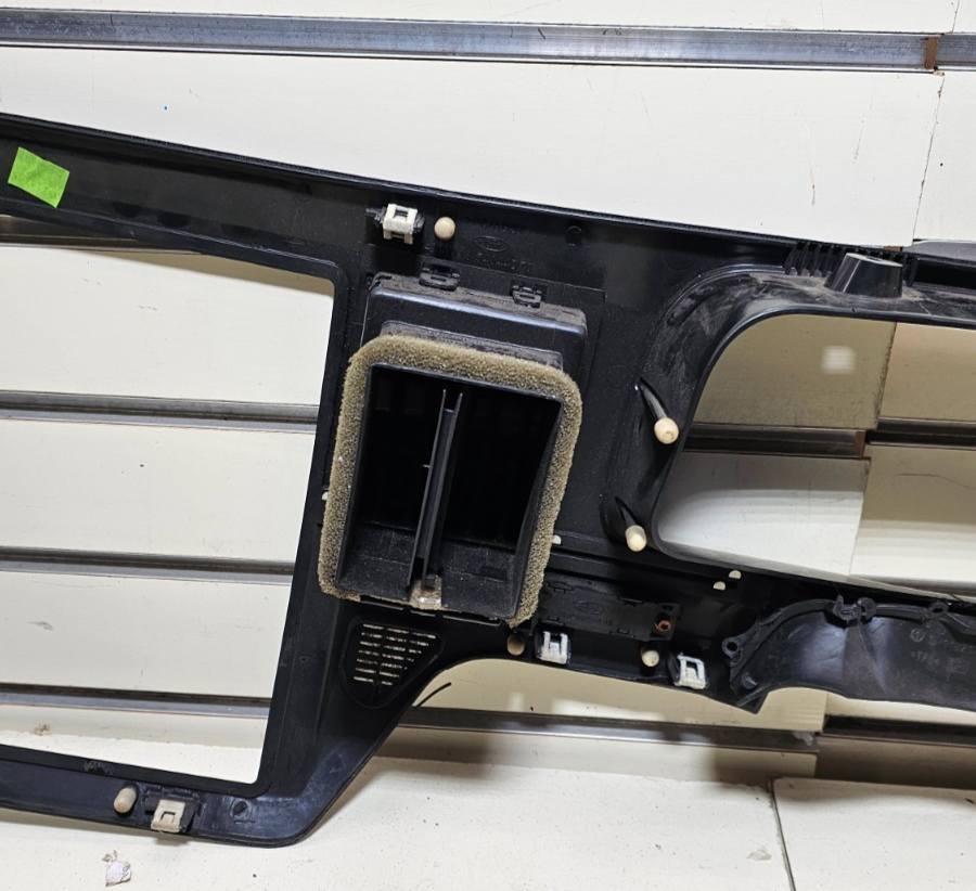 05-11 Lincoln Town Car Dash Speedometer Instrument Cluster Bezel Trim Panel Wood