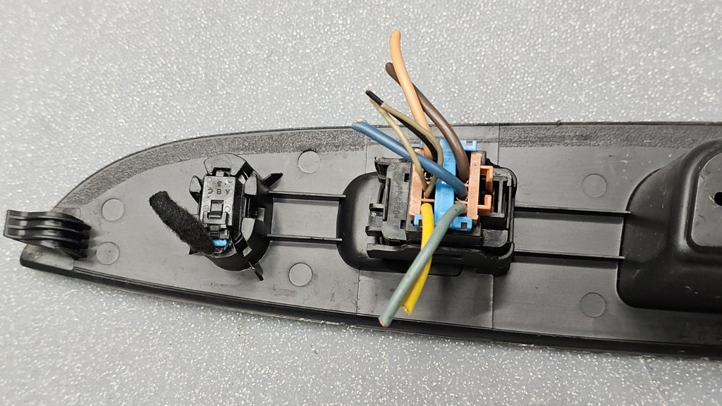 07-09 Aura Front Right Passenger Window Door Control Switch Lock Assembly Black