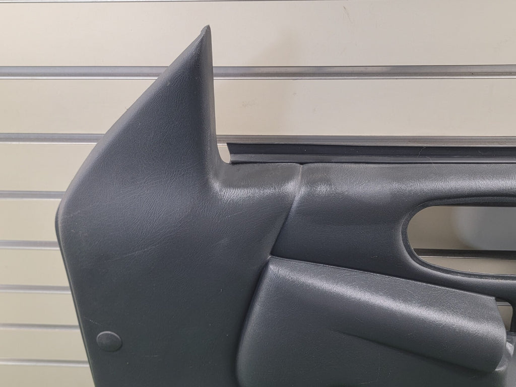 98-04 Chevy Blazer Jimmy GMC Sonoma Front Door Panel right passenger BLACK manua