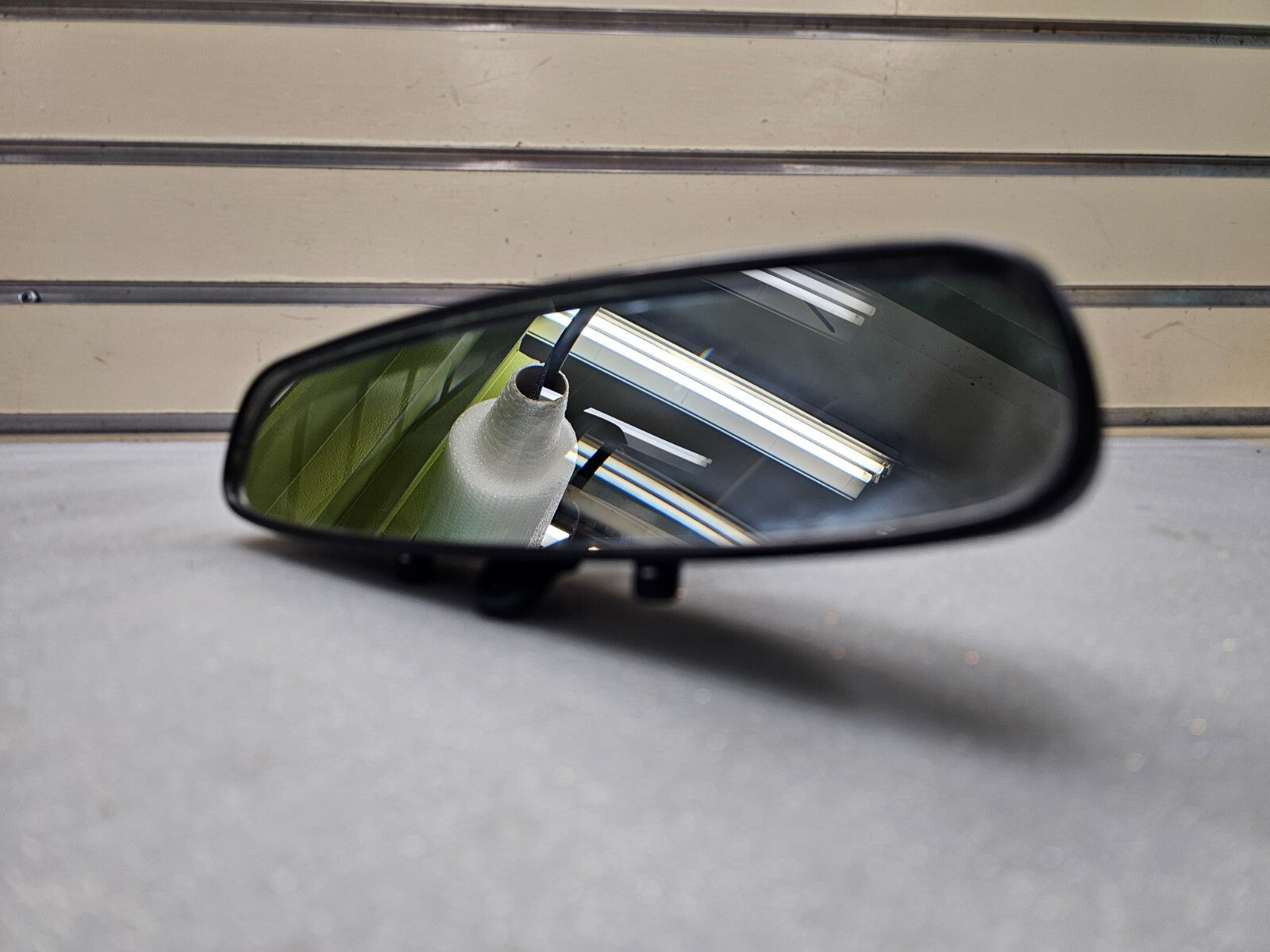 03-08 TOYOTA COROLLA/ PONTIAC VIBE REAR VIEW MIRROR OEM/TC