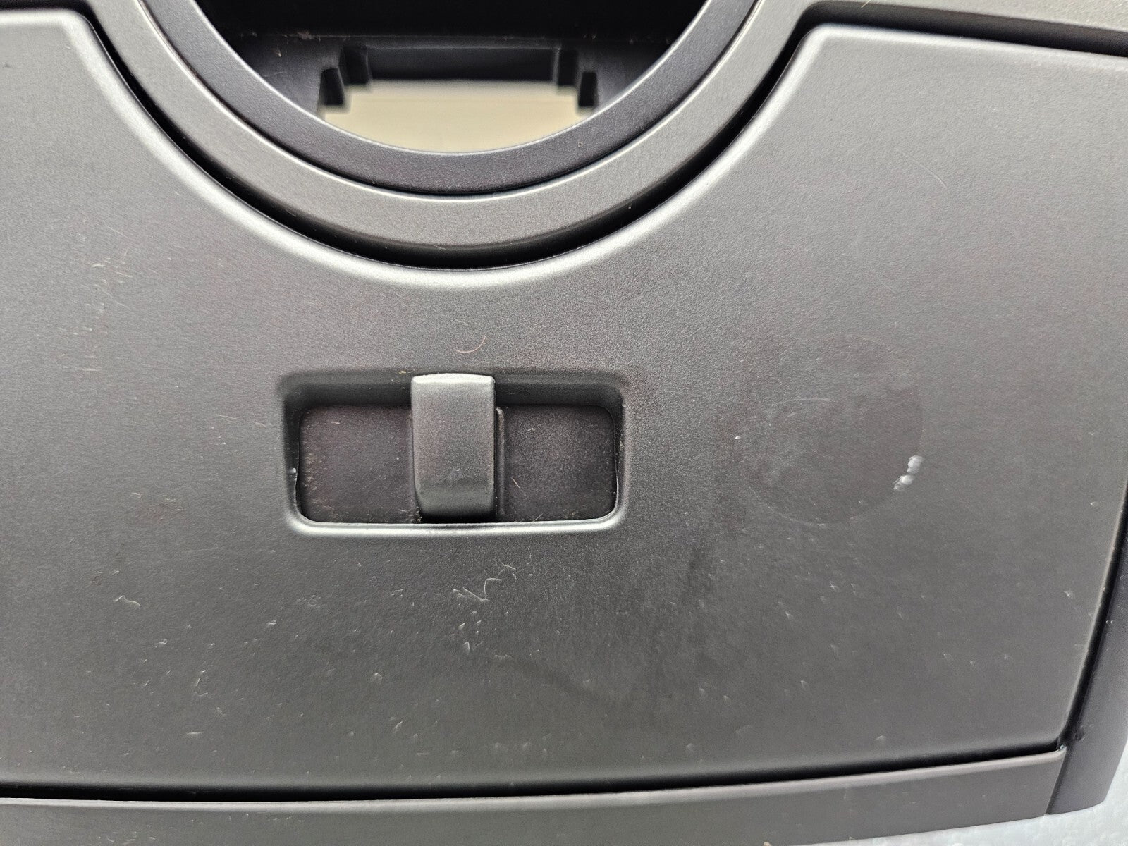 10-11 KIA SOUL PLUS CENTER DASH FM RADIO STEREO DISPLAY TRIM PANEL BEZEL DK GRAY