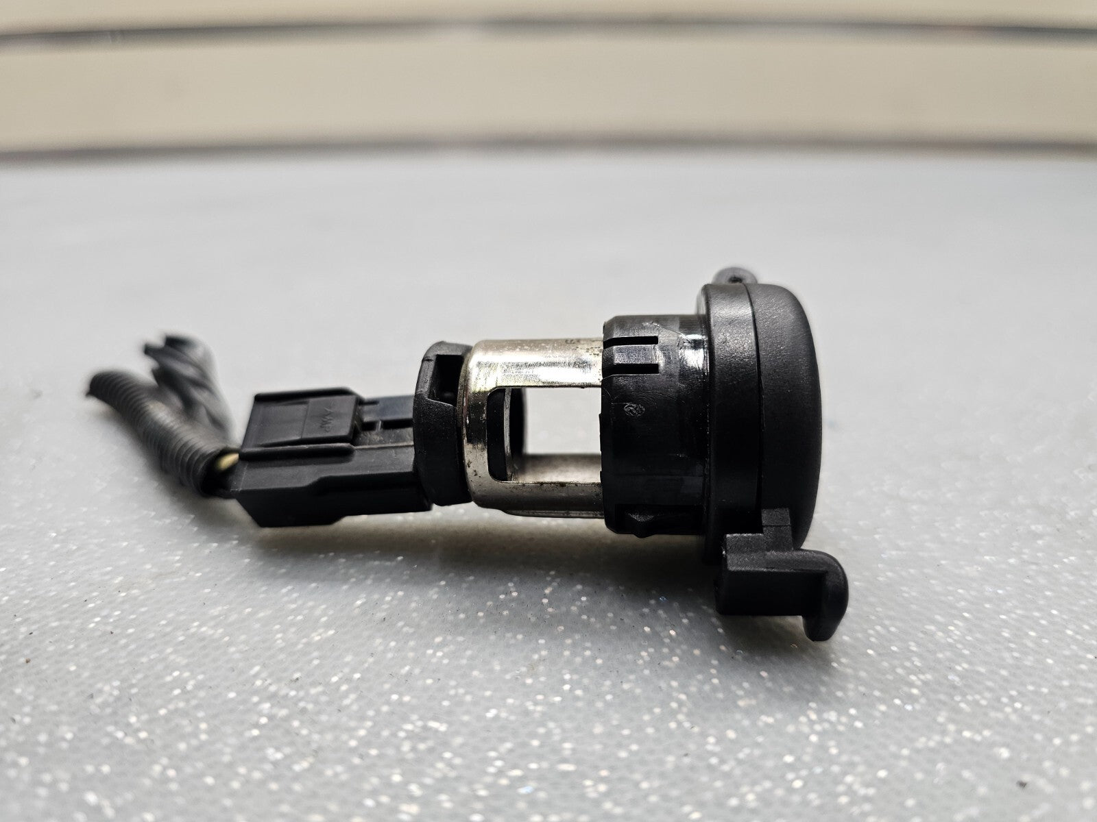 🔥2003-2011 Honda Element OEM Rear 12V Charging Outlet Accessory 120 Watt Socket