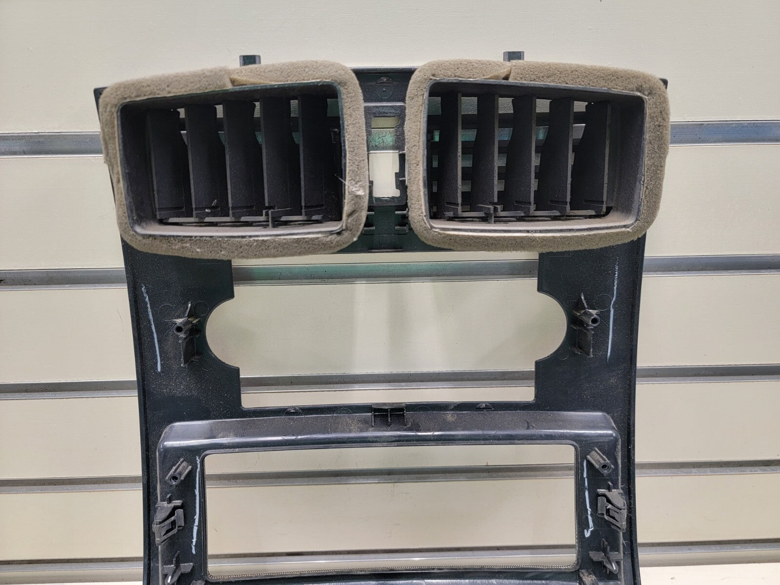 05-07 Dodge DAKOTA Center Dash RADIO BEZEL AC Vents Trim Carbon Silver B12
