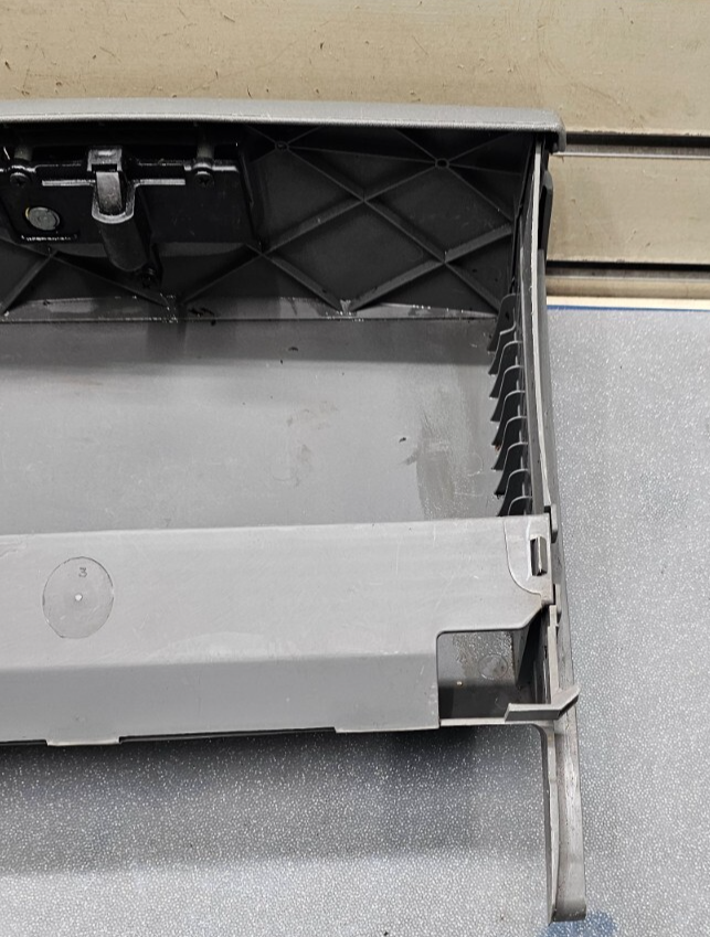 🔥01-07 CARAVAN TOWN COUNTRY DASH GLOVE BOX COMPARTMENT LID COVER ASSEMBLY GRAY