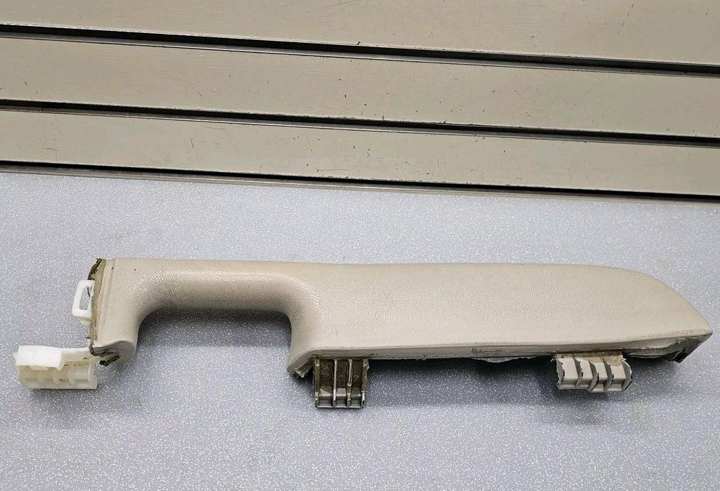 03-06 Chevrolet GMC Silverado Tahoe Front LEFT Door Armrest Handle Light Tan H2