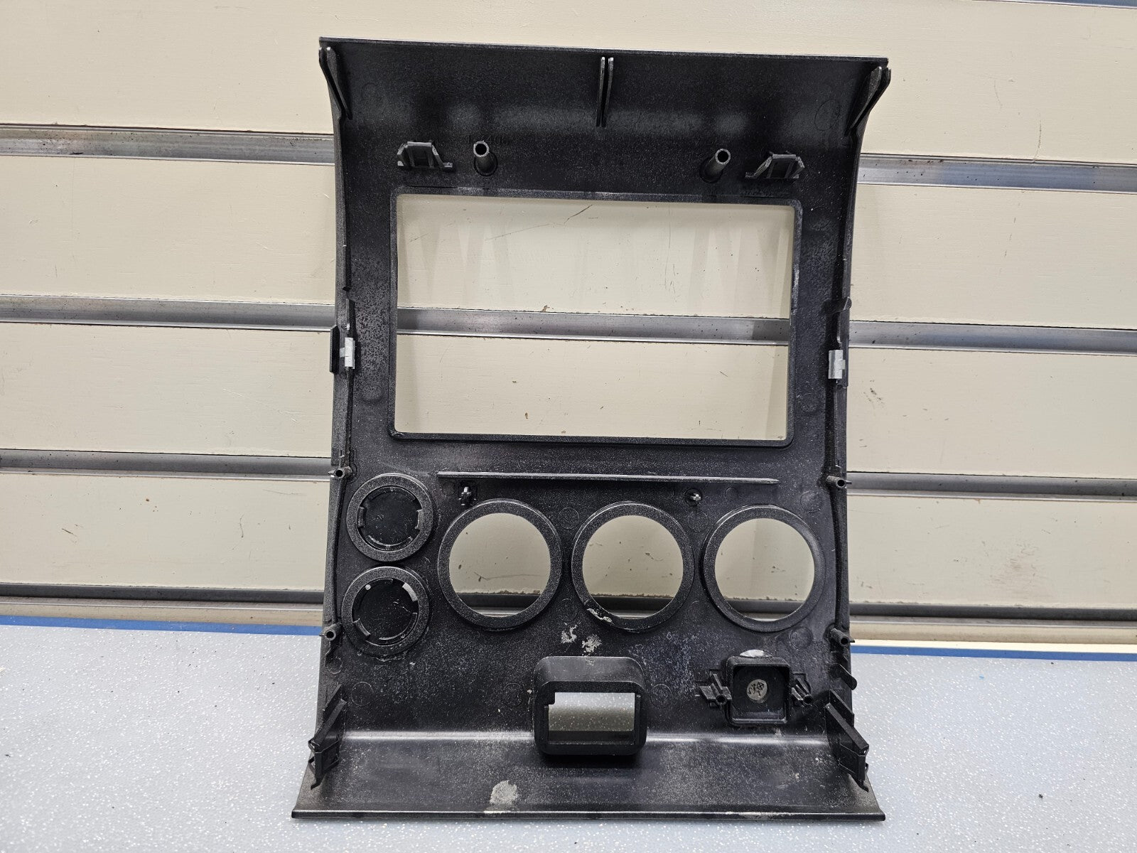 🔥04-07 NISSAN ARMADA STEREO RADIO DASH SURROUND PANEL TRIM BEZEL GREY