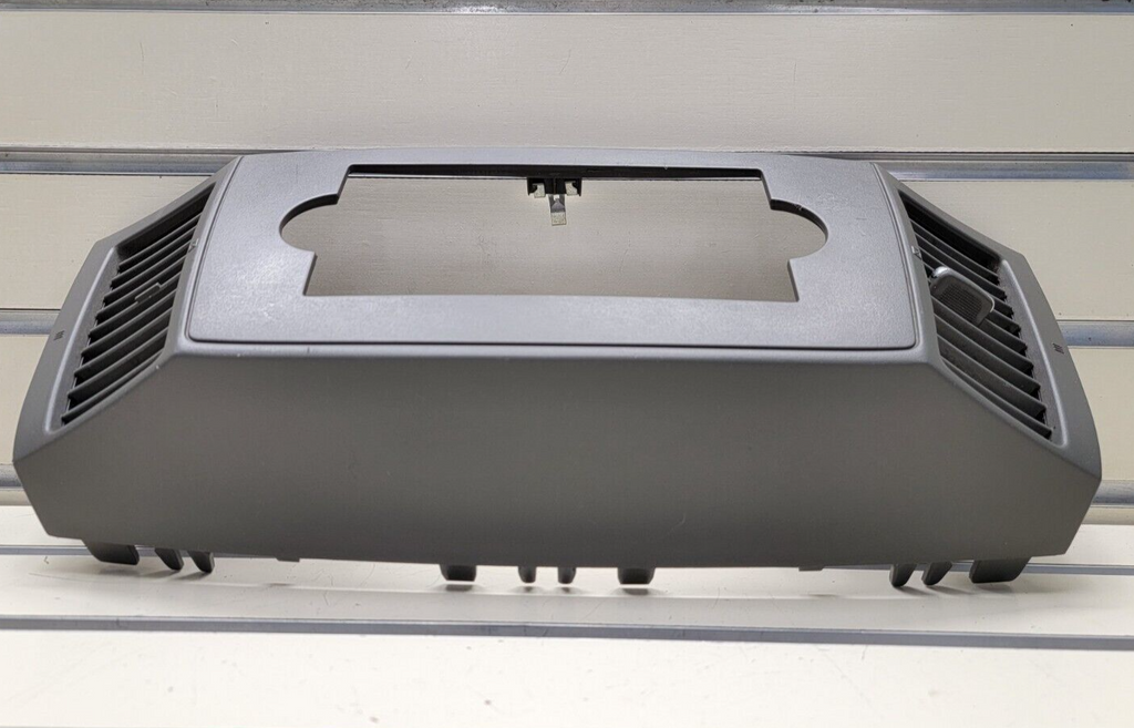 🔥2005-2007 Jeep Grand Cherokee Dash RADIO TRIM BEZEL W VENTS Gray B30