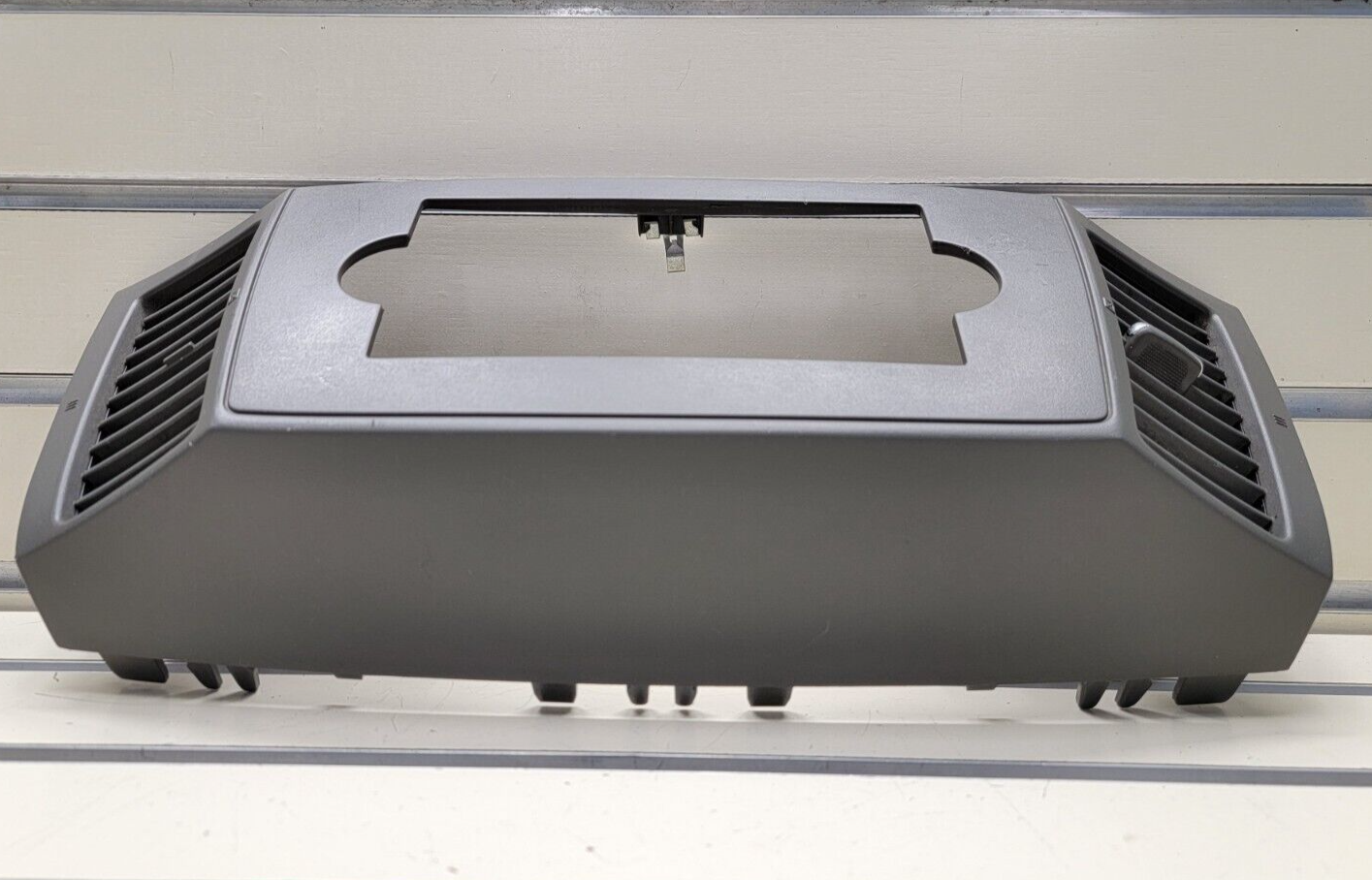 🔥2005-2007 Jeep Grand Cherokee Dash RADIO TRIM BEZEL W VENTS Gray B30