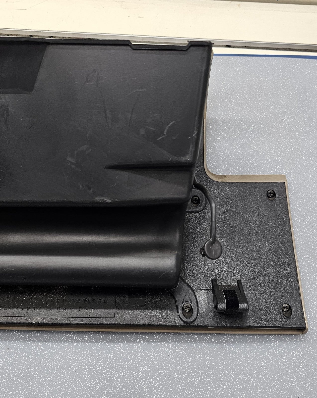 95-99 CHEVY GMC TRUCK SILVERADOC/K Glove Box Storage Compartment Assembly TAN G2