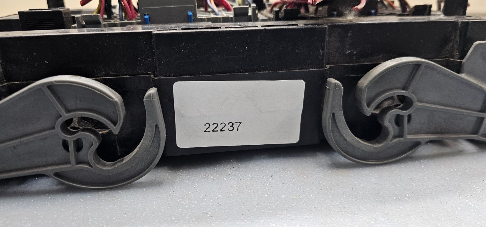 07-09 Suburban Yukon Engine Fuse Box Relay Body Control Module Integrated Power