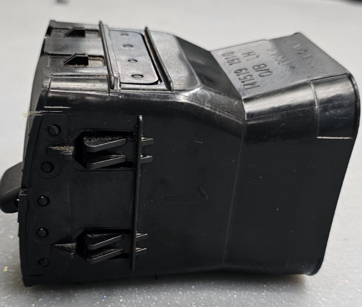 04-12 Colorado Canyon Dash Left Driver Outer Air Vent Heater Conditioning Black