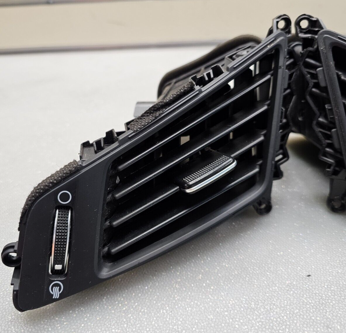 🔥2011 - 2013 Hyundai Sonata Driver & Passenger Center Dash Air Vents OEM