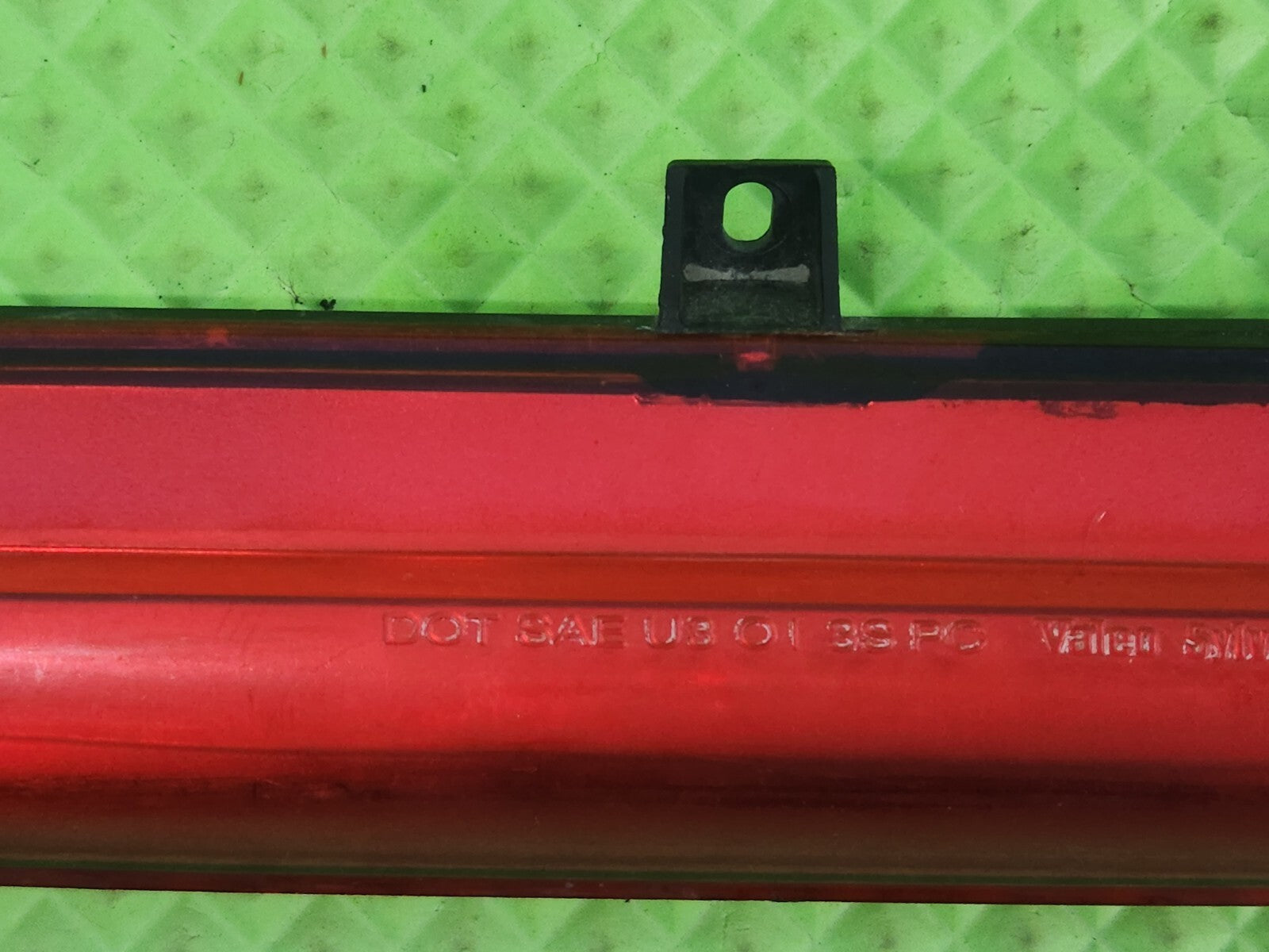 2002-2009 CHEVROLET TRAILBLAZER REAR 3RD HIGH MOUNTED BRAKE LIGHT OEM RED