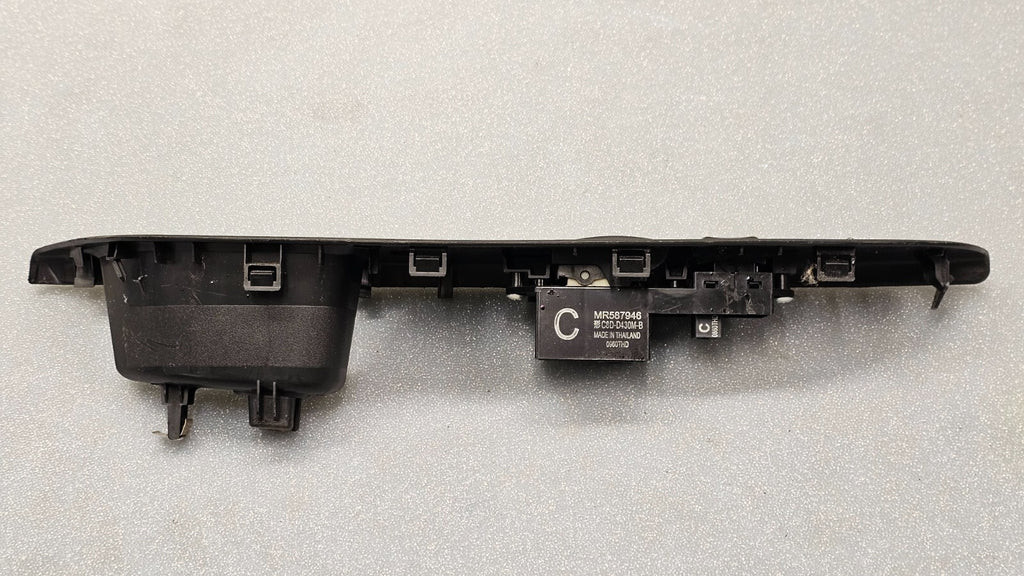 🔥08-14 Mitsubishi Lancer Galant Front Right Passenger Window Switch Panel Black
