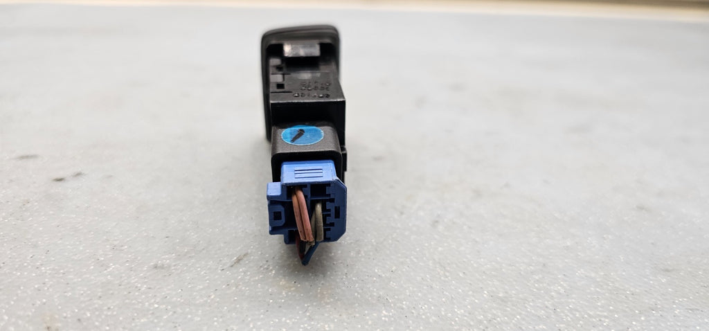 🔥05-06 Hyundai Tucson Rear Defrosted Defroster Heater Control Switch Button