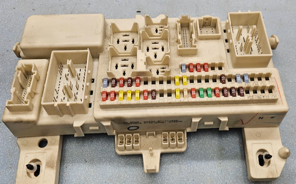 🔥04-09 MAZDA 3 BCM FUSE BOX JUNCTION INTERIOR BODY CONTROL MODULE