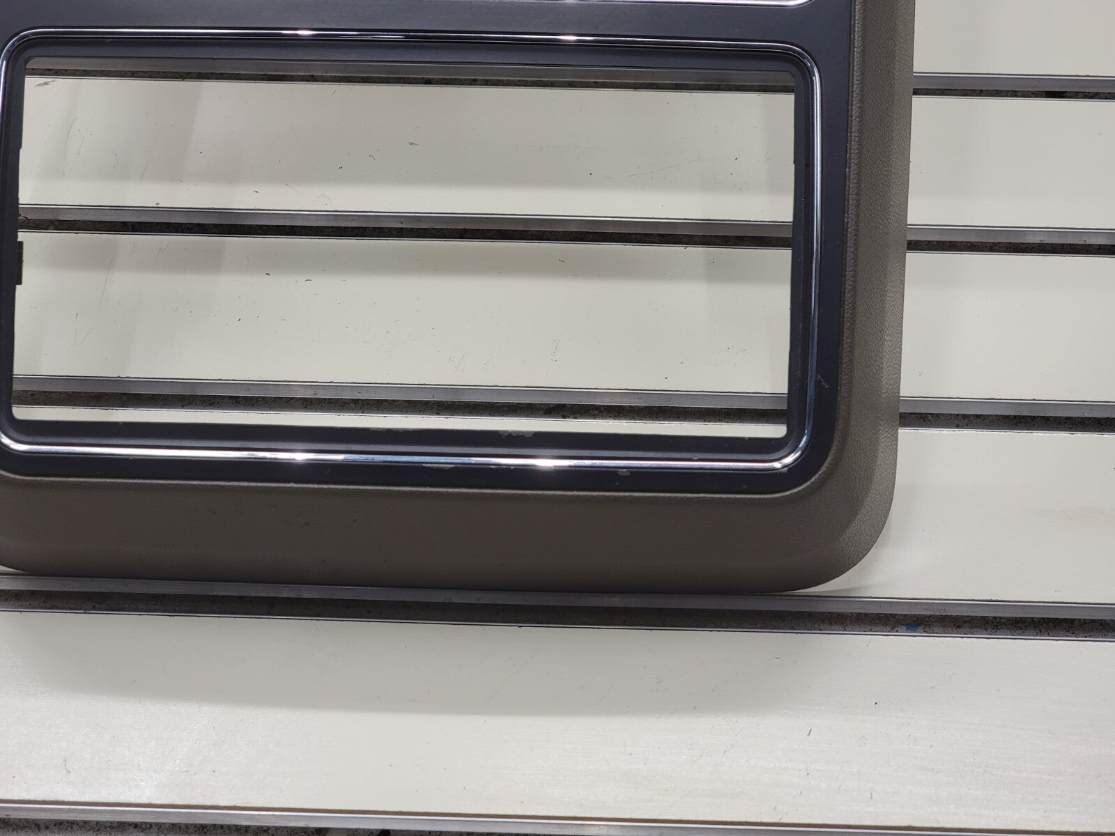 🔥2009-2010 DODGE JOURNEY DASH RADIO TRIM BEZEL OEM Black/tan