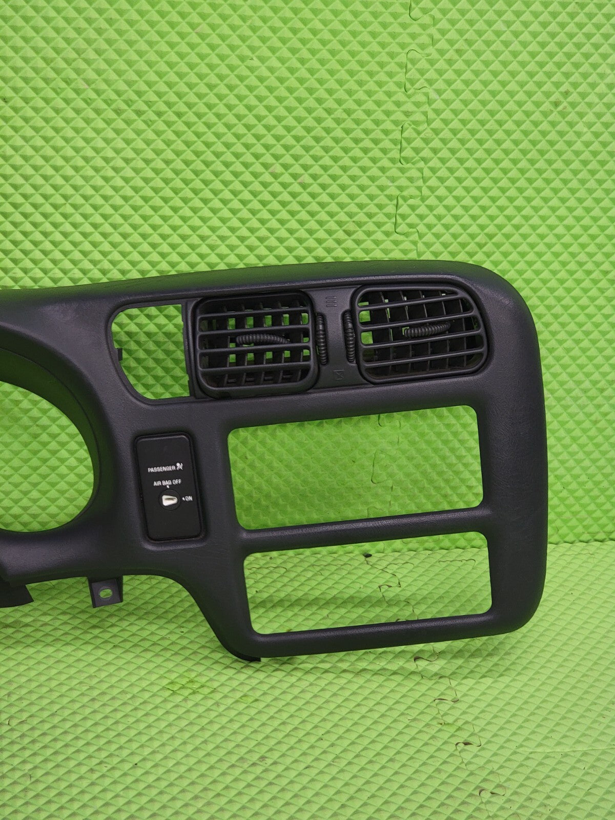 🔥98-04 BLAZER S10 JIMMY SONOMA Cluster Dash Radio Bezel graphite  C8