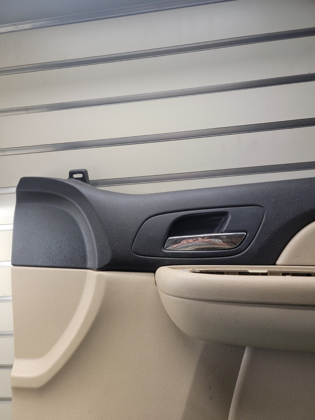 🔥07-09 Chevy Suburban Tahoe Sierra Passenger Front Door Trim Panel Tan auto D15