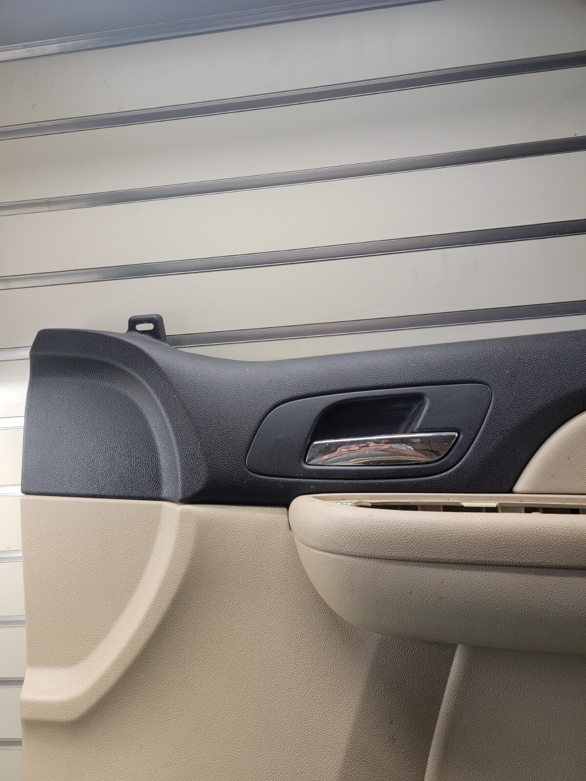 🔥07-09 Chevy Suburban Tahoe Sierra Passenger Front Door Trim Panel Tan auto D15