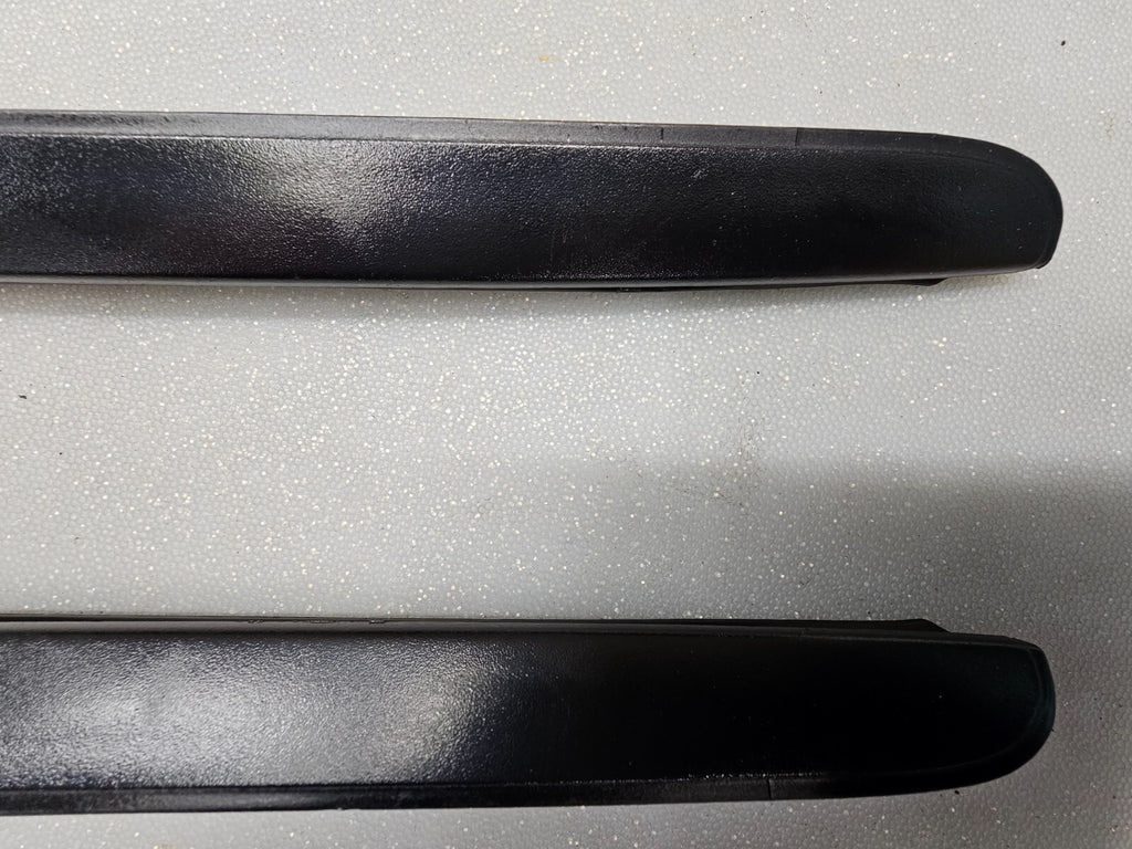 05-10CHRYSLER 300 CHARGER MAGNUM LEFT &RIGHT WINDSHIELD SRT8 SRT PILLAR MOLDING
