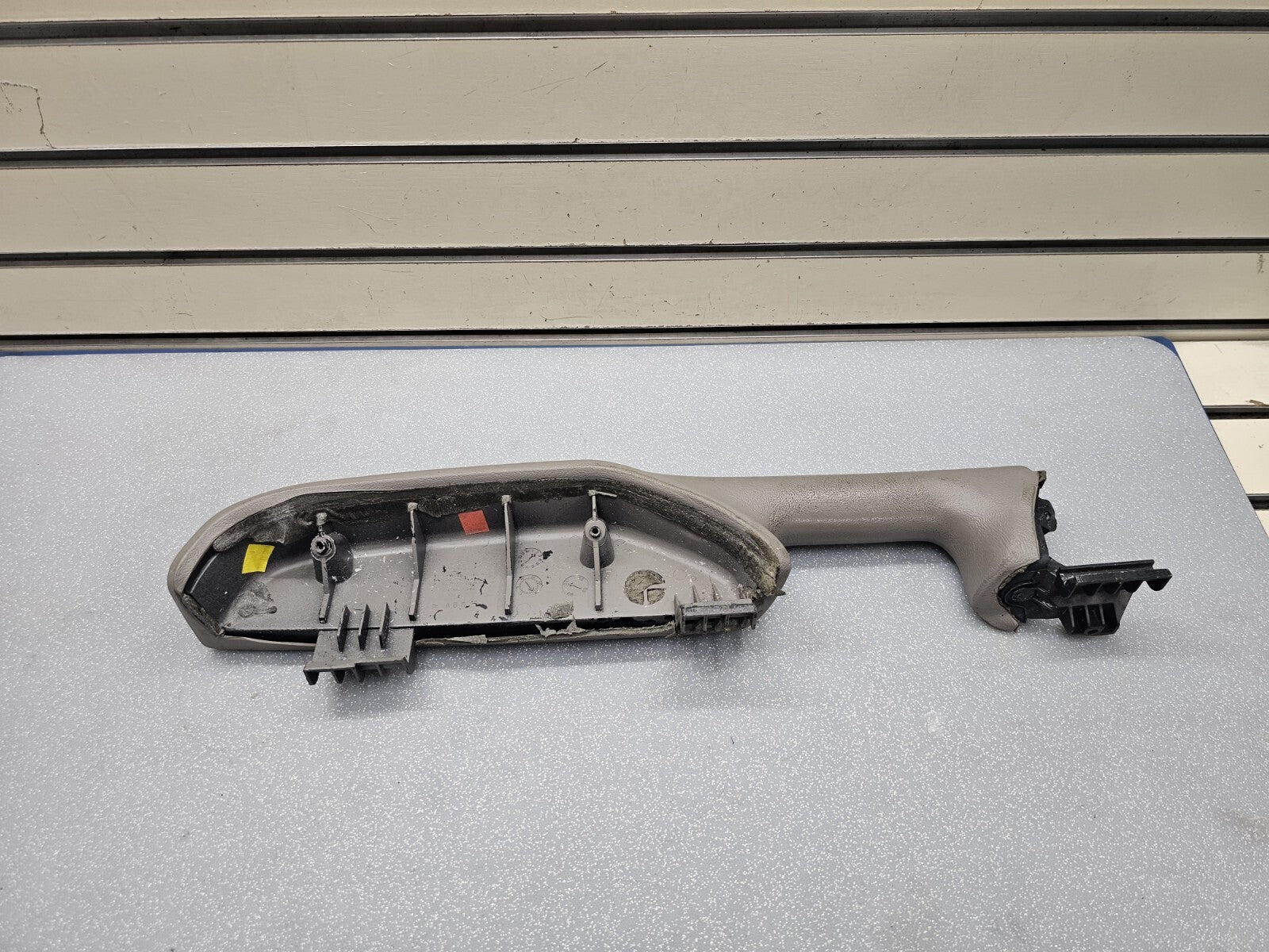 🔥99-02 Silverado SIERRATAHOE Door Panel ARMREST Front LEFT Handle LIGHT GRAY H1