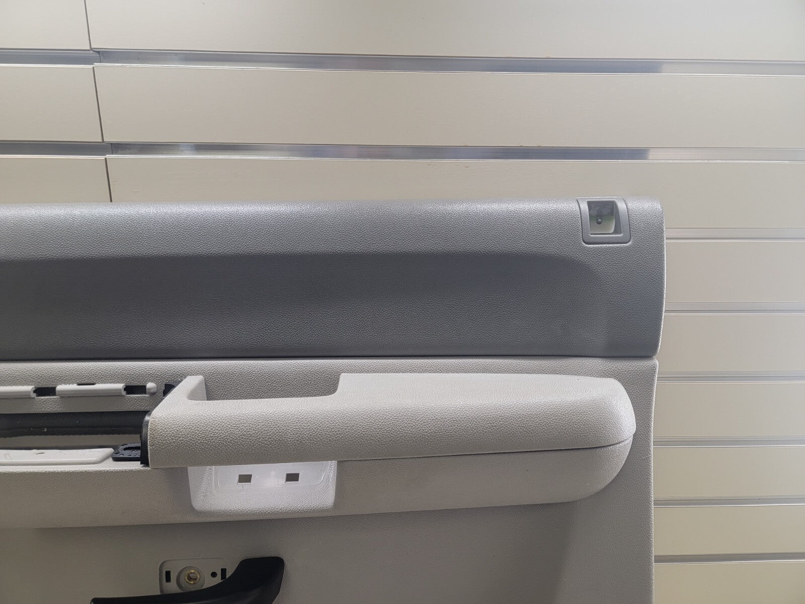 🔥07-09 Chevrolet Silverado GMC Sierra Door Panel right passenger side gray D19
