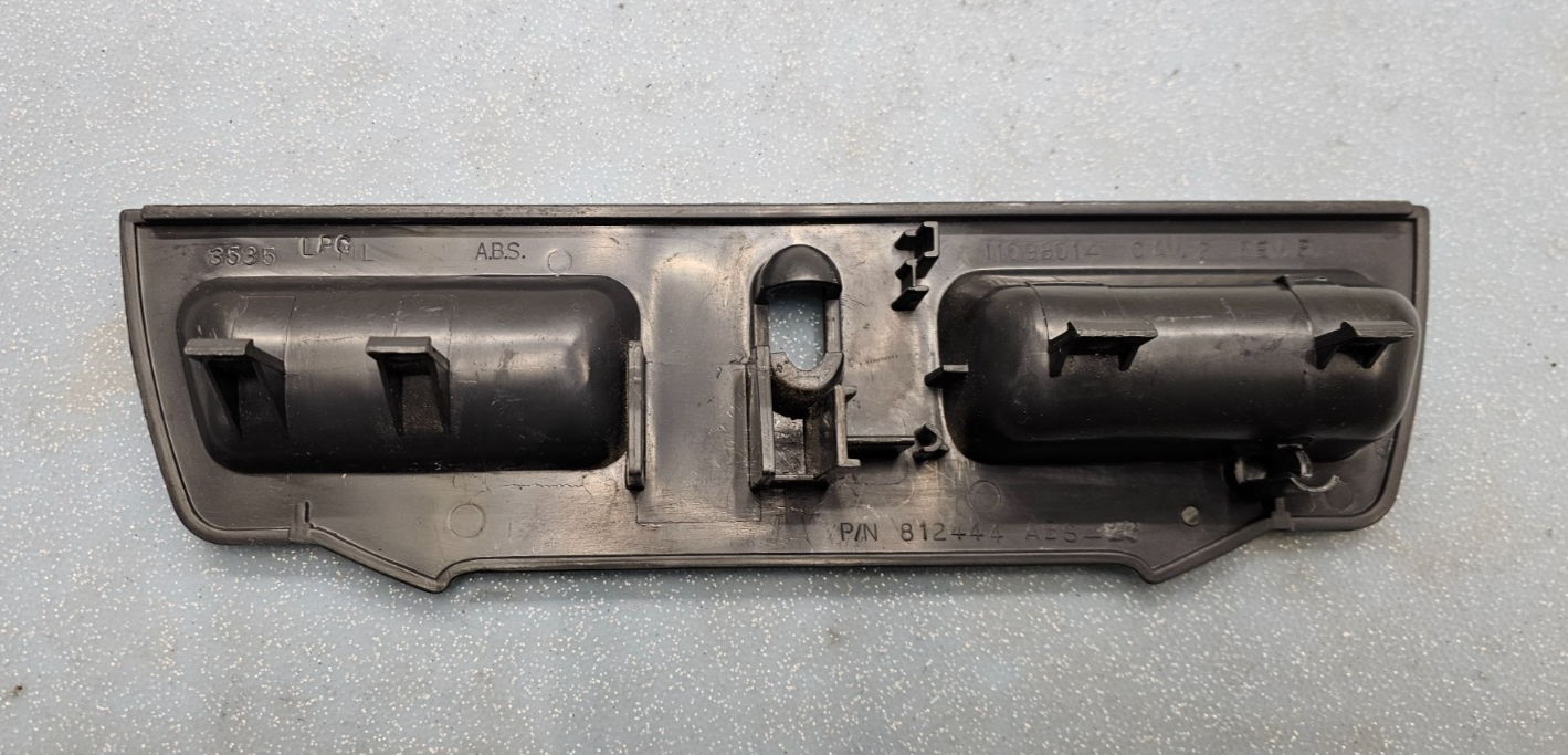 95-06 Silverado Sierra C/K 1500 2500 Center Console Jump Seat Lid Latch Assembly