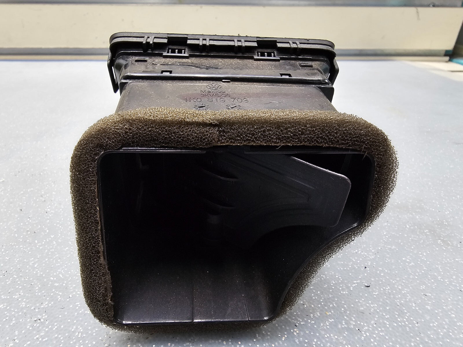 🔥05-10 VOLKSWAGEN JETTA FRONT CENTER DASH LEFT DRIVERS AIR VENT HEATER BLACK