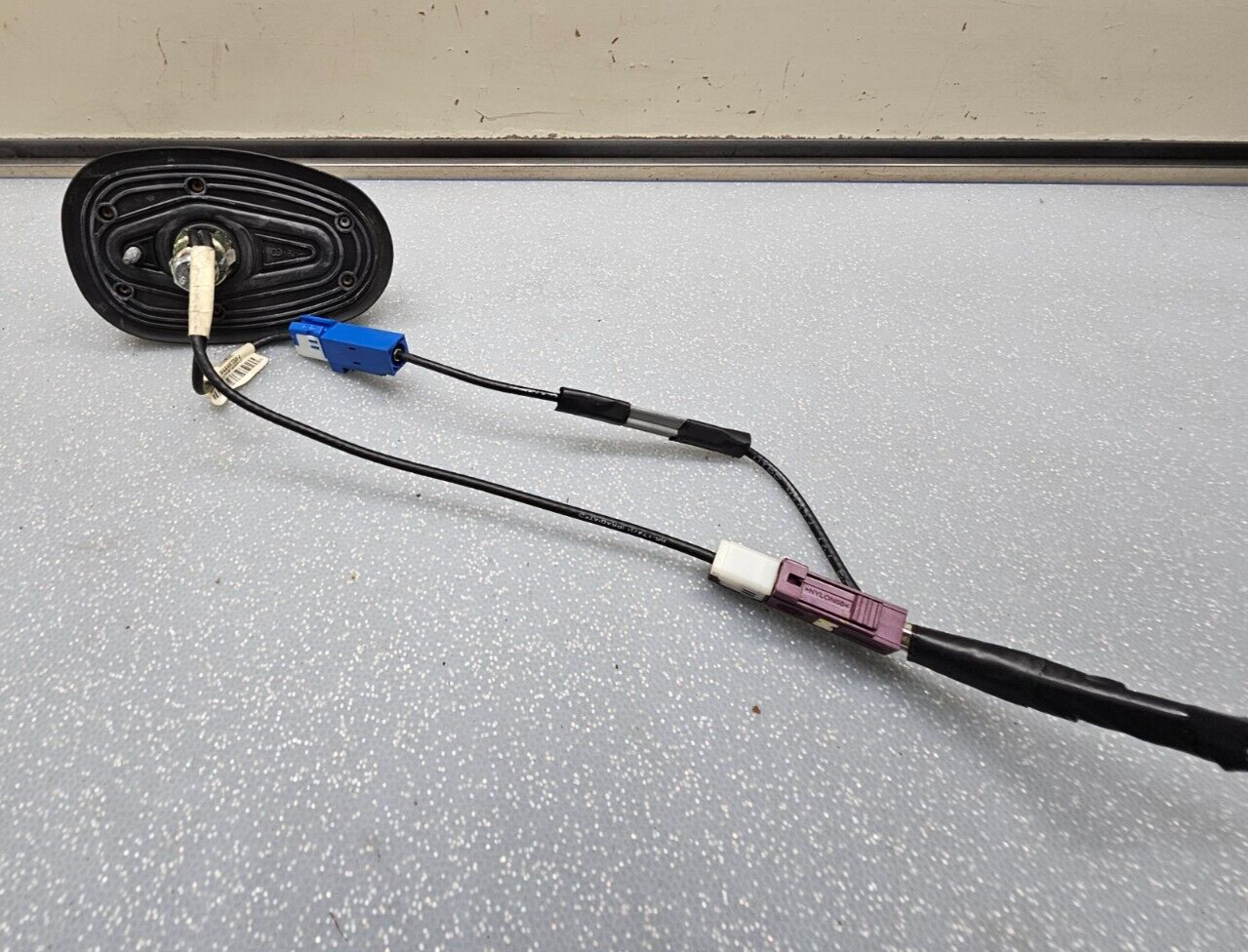 03-06 Silverado Tahoe Sierra Yukon Denali Front GPS AM FM Radio Roof Antenna OEM