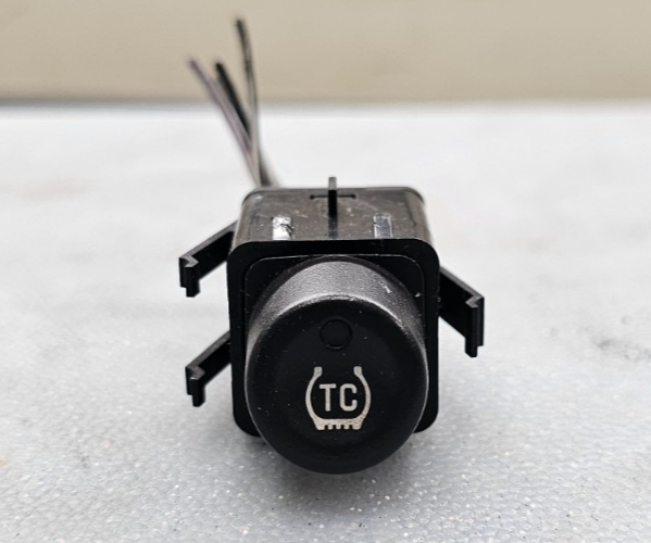 03-05 Saturn Ion Fog Light Foglight Lamp Traction Control Switch Assembly Black