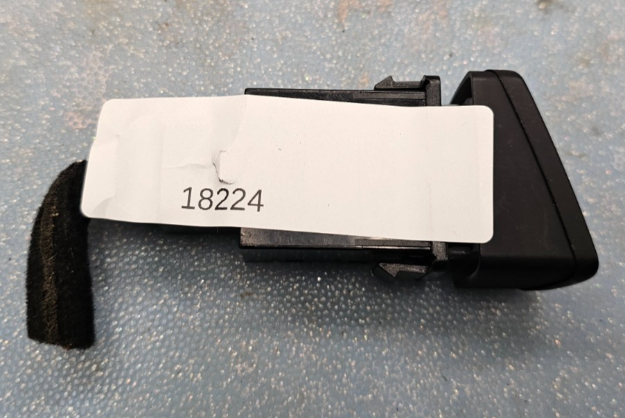 🔥05-06 Hyundai Tucson Rear Defrosted Defroster Heater Control Switch Button